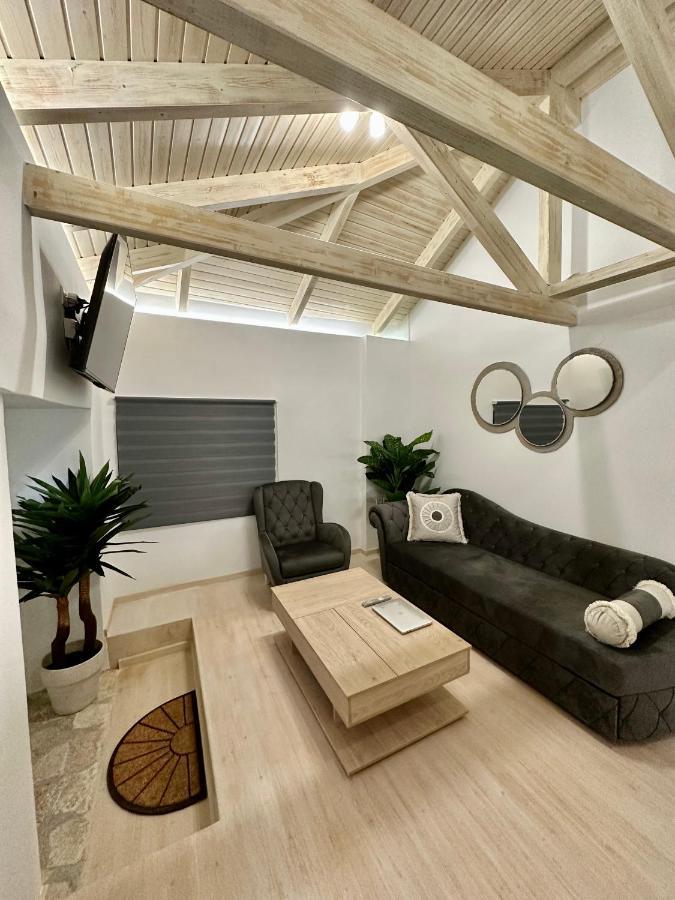 Woodhome Villa *